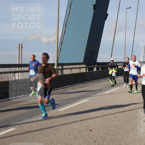 03.10.2025 - Köhlbrandbrückenlauf Julia Fischer http://msf.ph/oto/9003191 03.10.2025 09:45:00 Position 2  meine-sportfotos.de