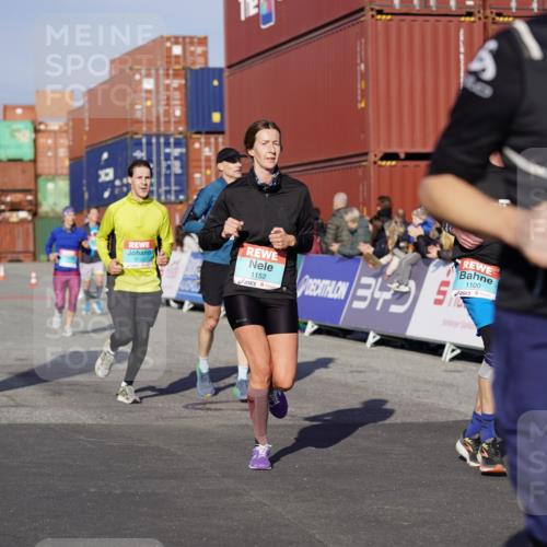 03.10.2025 - Köhlbrandbrückenlauf Michael Burmester http://msf.ph/oto/9003198 03.10.2025 10:06:12 Ziel 1100, 1152, 1255, 1299, 1402, 1445, 3228, 3233, 3492, 3563, 3625, 3656 meine-sportfotos.de