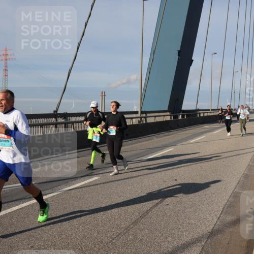 03.10.2025 - Köhlbrandbrückenlauf Julia Fischer http://msf.ph/oto/9003220 03.10.2025 09:45:04 Position 2 2716 meine-sportfotos.de