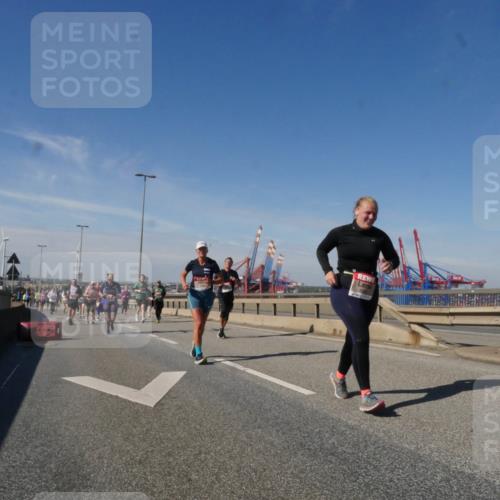 03.10.2025 - Köhlbrandbrückenlauf Matties Gatica Varas http://msf.ph/oto/9003223 03.10.2025 12:56:49 Position 2  meine-sportfotos.de