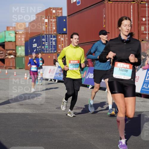 03.10.2025 - Köhlbrandbrückenlauf Michael Burmester http://msf.ph/oto/9003225 03.10.2025 10:06:13 Ziel 1100, 1152, 1255, 1402, 1445, 3228, 3233, 3492, 3563, 3625, 3656 meine-sportfotos.de