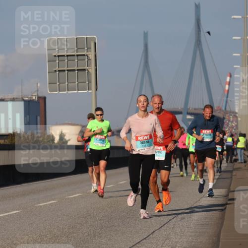03.10.2025 - Köhlbrandbrückenlauf Luisa Fischer http://msf.ph/oto/9003226 03.10.2025 10:45:03 Position 3 1251, 210, 1265 meine-sportfotos.de