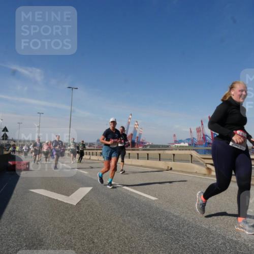 03.10.2025 - Köhlbrandbrückenlauf Matties Gatica Varas http://msf.ph/oto/9003230 03.10.2025 12:56:49 Position 2  meine-sportfotos.de