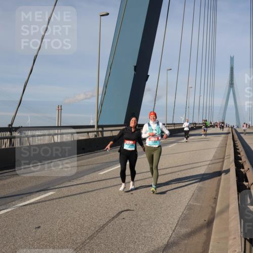 03.10.2025 - Köhlbrandbrückenlauf Julia Fischer http://msf.ph/oto/9003231 03.10.2025 09:45:07 Position 2  meine-sportfotos.de