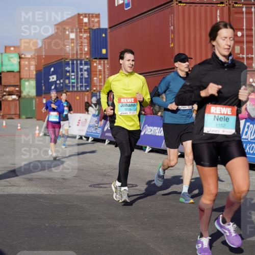 03.10.2025 - Köhlbrandbrückenlauf Michael Burmester http://msf.ph/oto/9003233 03.10.2025 10:06:13 Ziel 1100, 1152, 1255, 1402, 1445, 3228, 3233, 3492, 3563, 3625, 3656 meine-sportfotos.de