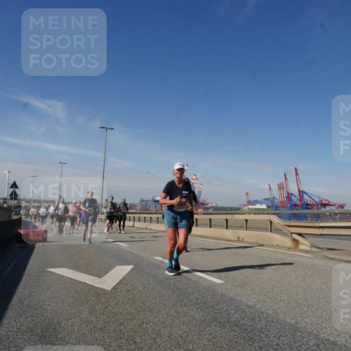 03.10.2025 - Köhlbrandbrückenlauf Matties Gatica Varas http://msf.ph/oto/9003234 03.10.2025 12:56:50 Position 2 118 meine-sportfotos.de