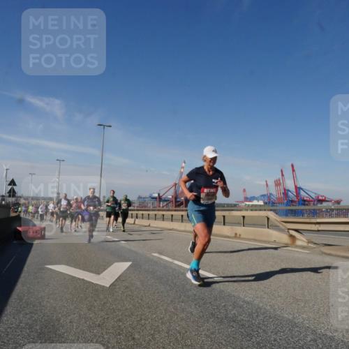 03.10.2025 - Köhlbrandbrückenlauf Matties Gatica Varas http://msf.ph/oto/9003249 03.10.2025 12:56:50 Position 2 118 meine-sportfotos.de
