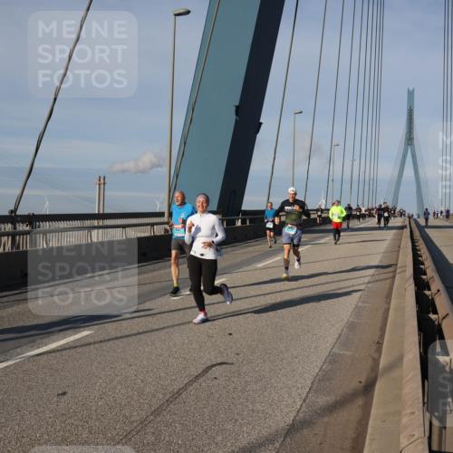 03.10.2025 - Köhlbrandbrückenlauf Julia Fischer http://msf.ph/oto/9003260 03.10.2025 09:45:14 Position 2  meine-sportfotos.de