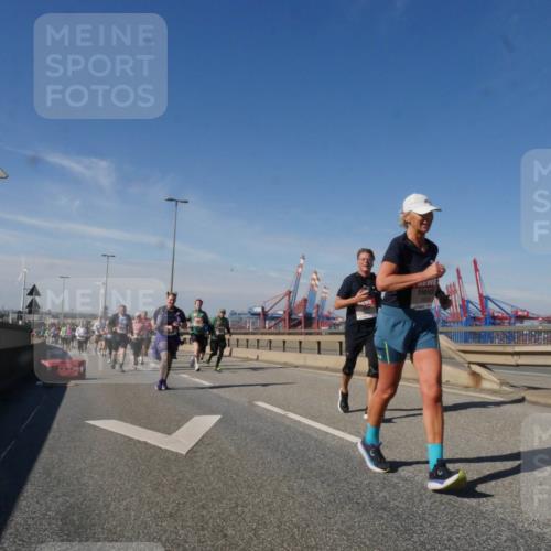 03.10.2025 - Köhlbrandbrückenlauf Matties Gatica Varas http://msf.ph/oto/9003262 03.10.2025 12:56:51 Position 2 118 meine-sportfotos.de