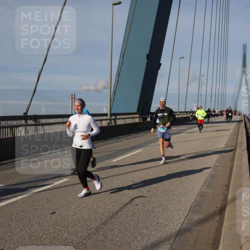 03.10.2025 - Köhlbrandbrückenlauf Julia Fischer http://msf.ph/oto/9003265 03.10.2025 09:45:15 Position 2  meine-sportfotos.de