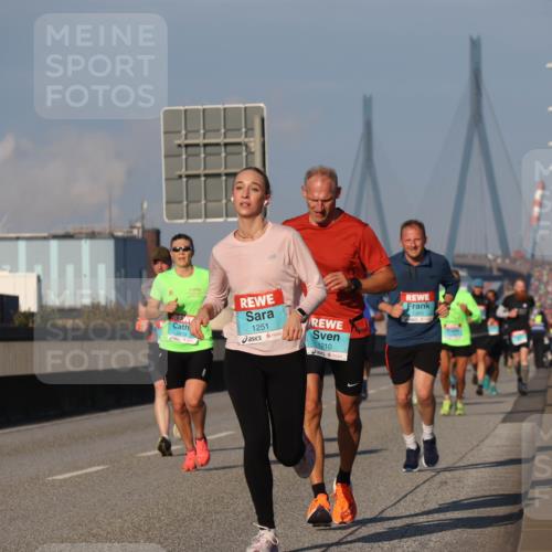 03.10.2025 - Köhlbrandbrückenlauf Luisa Fischer http://msf.ph/oto/9003272 03.10.2025 10:45:06 Position 3 1251, 1210, 1265 meine-sportfotos.de