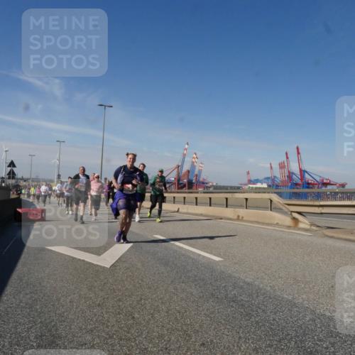 03.10.2025 - Köhlbrandbrückenlauf Matties Gatica Varas http://msf.ph/oto/9003277 03.10.2025 12:56:52 Position 2  meine-sportfotos.de