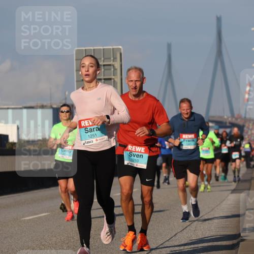 03.10.2025 - Köhlbrandbrückenlauf Luisa Fischer http://msf.ph/oto/9003284 03.10.2025 10:45:07 Position 3 1251, 1210, 1266 meine-sportfotos.de