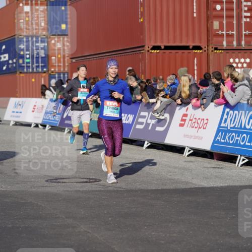 03.10.2025 - Köhlbrandbrückenlauf Michael Burmester http://msf.ph/oto/9003285 03.10.2025 10:06:15 Ziel 1100, 1152, 1255, 1402, 1445, 3228, 3233, 3492, 3563, 3625, 3656 meine-sportfotos.de