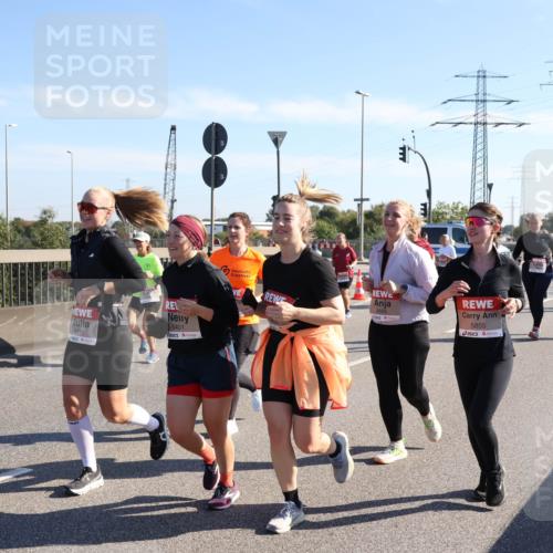 03.10.2025 - Köhlbrandbrückenlauf Julia Fischer http://msf.ph/oto/9003287 03.10.2025 12:21:54 Position 3 5401, 4715, 5855 meine-sportfotos.de