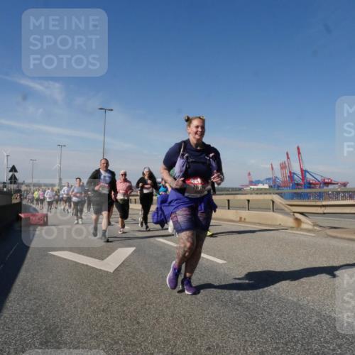 03.10.2025 - Köhlbrandbrückenlauf Matties Gatica Varas http://msf.ph/oto/9003298 03.10.2025 12:56:54 Position 2  meine-sportfotos.de