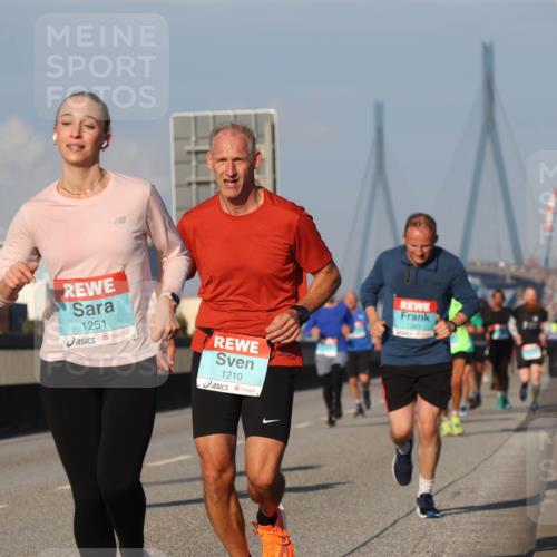 03.10.2025 - Köhlbrandbrückenlauf Luisa Fischer http://msf.ph/oto/9003303 03.10.2025 10:45:08 Position 3 1251, 1210, 1265 meine-sportfotos.de