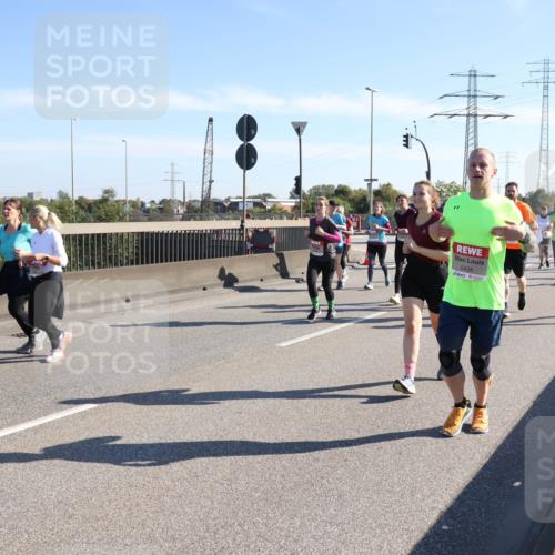 03.10.2025 - Köhlbrandbrückenlauf Julia Fischer http://msf.ph/oto/9003306 03.10.2025 12:21:59 Position 3 5438 meine-sportfotos.de