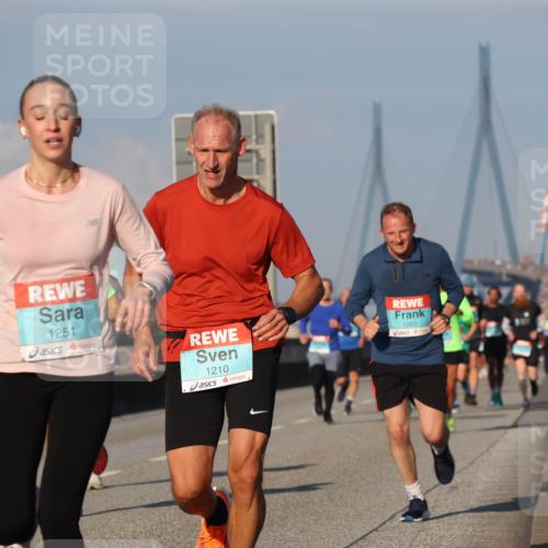 03.10.2025 - Köhlbrandbrückenlauf Luisa Fischer http://msf.ph/oto/9003309 03.10.2025 10:45:08 Position 3 1251, 1210, 1265 meine-sportfotos.de