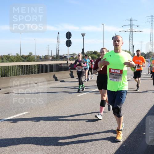 03.10.2025 - Köhlbrandbrückenlauf Julia Fischer http://msf.ph/oto/9003311 03.10.2025 12:22:00 Position 3 5438 meine-sportfotos.de