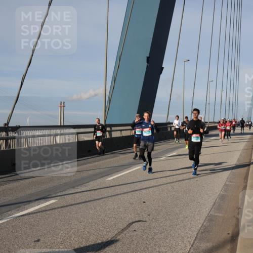 03.10.2025 - Köhlbrandbrückenlauf Julia Fischer http://msf.ph/oto/9003317 03.10.2025 09:45:24 Position 2  meine-sportfotos.de