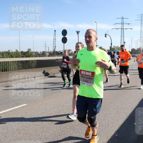 03.10.2025 - Köhlbrandbrückenlauf Julia Fischer http://msf.ph/oto/9003319 03.10.2025 12:22:00 Position 3 8, 5438 meine-sportfotos.de