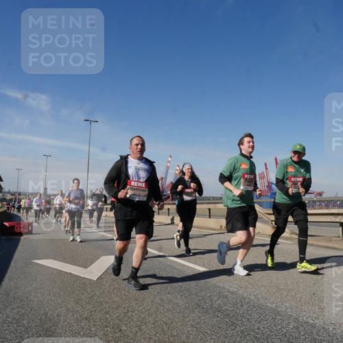 03.10.2025 - Köhlbrandbrückenlauf Matties Gatica Varas http://msf.ph/oto/9003320 03.10.2025 12:56:55 Position 2 6118, 18 meine-sportfotos.de