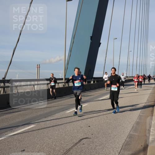 03.10.2025 - Köhlbrandbrückenlauf Julia Fischer http://msf.ph/oto/9003321 03.10.2025 09:45:25 Position 2  meine-sportfotos.de
