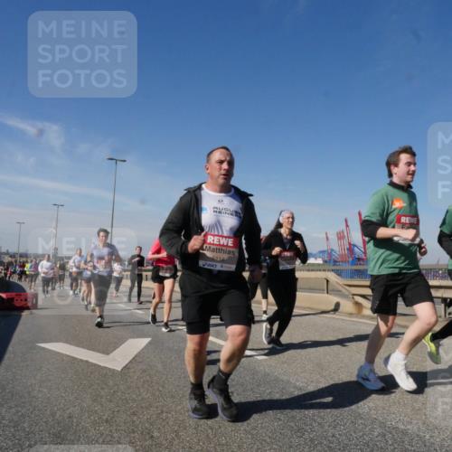 03.10.2025 - Köhlbrandbrückenlauf Matties Gatica Varas http://msf.ph/oto/9003325 03.10.2025 12:56:56 Position 2 6118, 5621 meine-sportfotos.de