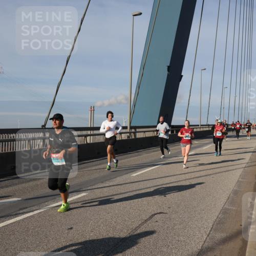 03.10.2025 - Köhlbrandbrückenlauf Julia Fischer http://msf.ph/oto/9003339 03.10.2025 09:45:29 Position 2  meine-sportfotos.de