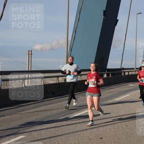 03.10.2025 - Köhlbrandbrückenlauf Julia Fischer http://msf.ph/oto/9003348 03.10.2025 09:45:30 Position 2  meine-sportfotos.de
