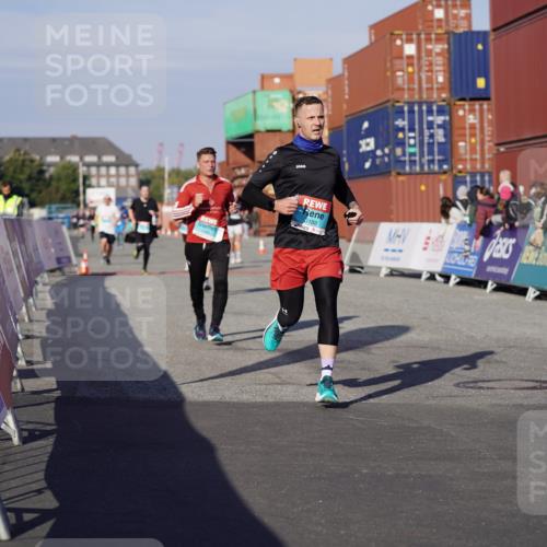 03.10.2025 - Köhlbrandbrückenlauf Michael Burmester http://msf.ph/oto/9003361 03.10.2025 10:06:24 Ziel 1066, 1722, 3188 meine-sportfotos.de