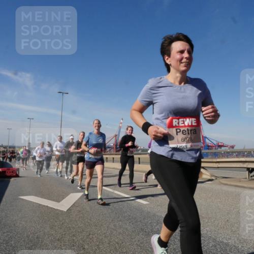 03.10.2025 - Köhlbrandbrückenlauf Matties Gatica Varas http://msf.ph/oto/9003362 03.10.2025 12:56:59 Position 2 6078, 18 meine-sportfotos.de