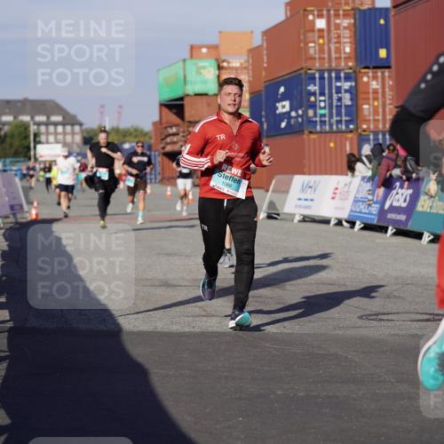03.10.2025 - Köhlbrandbrückenlauf Michael Burmester http://msf.ph/oto/9003367 03.10.2025 10:06:26 Ziel 1066, 1722, 2793, 3016, 3188 meine-sportfotos.de