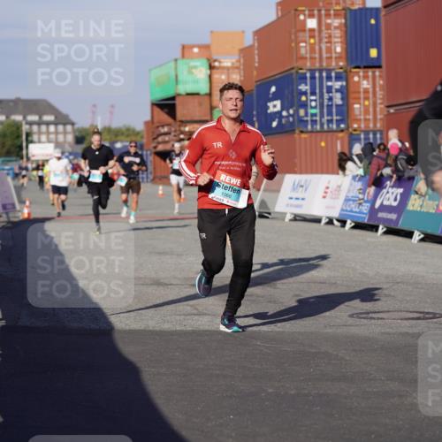 03.10.2025 - Köhlbrandbrückenlauf Michael Burmester http://msf.ph/oto/9003379 03.10.2025 10:06:26 Ziel 1066, 1722, 2793, 3016, 3188 meine-sportfotos.de