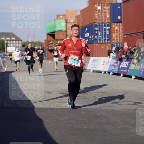 03.10.2025 - Köhlbrandbrückenlauf Michael Burmester http://msf.ph/oto/9003392 03.10.2025 10:06:26 Ziel 1066, 1722, 2793, 3016, 3188 meine-sportfotos.de