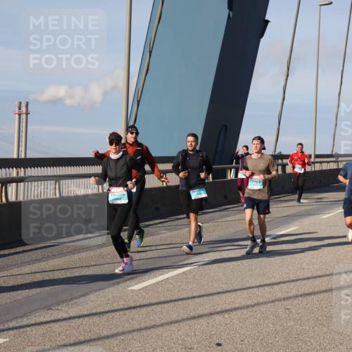 03.10.2025 - Köhlbrandbrückenlauf Julia Fischer http://msf.ph/oto/9003396 03.10.2025 09:45:42 Position 2 8838 meine-sportfotos.de