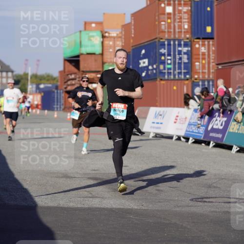 03.10.2025 - Köhlbrandbrückenlauf Michael Burmester http://msf.ph/oto/9003405 03.10.2025 10:06:28 Ziel 1066, 1722, 2431, 2793, 3016, 3188, 3481 meine-sportfotos.de