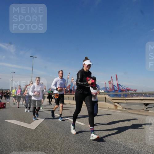 03.10.2025 - Köhlbrandbrückenlauf Matties Gatica Varas http://msf.ph/oto/9003409 03.10.2025 12:57:01 Position 2  meine-sportfotos.de