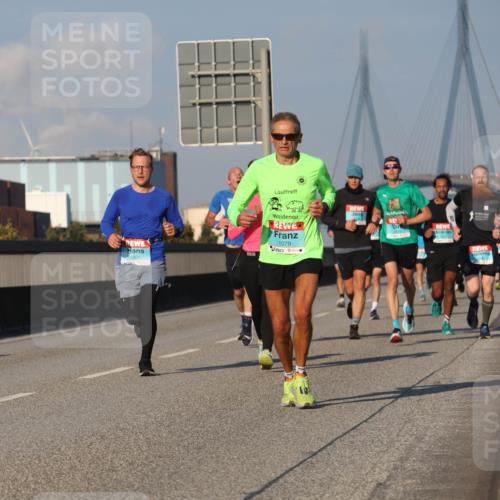 03.10.2025 - Köhlbrandbrückenlauf Luisa Fischer http://msf.ph/oto/9003411 03.10.2025 10:45:14 Position 3 2801, 1079 meine-sportfotos.de