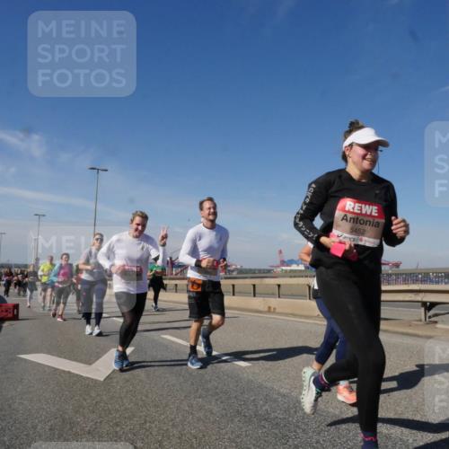 03.10.2025 - Köhlbrandbrückenlauf Matties Gatica Varas http://msf.ph/oto/9003415 03.10.2025 12:57:02 Position 2 5452, 18 meine-sportfotos.de