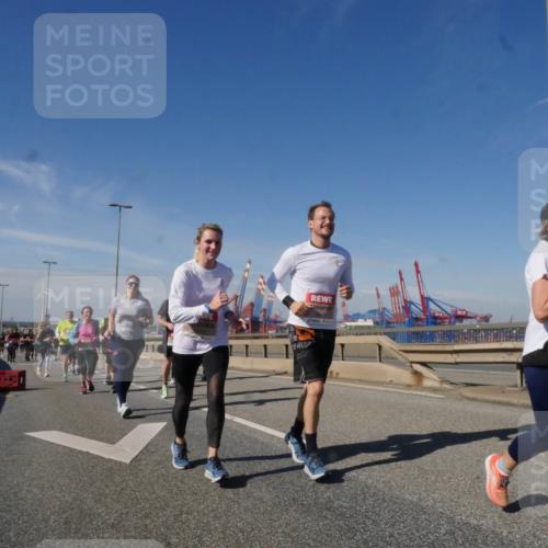 03.10.2025 - Köhlbrandbrückenlauf Matties Gatica Varas http://msf.ph/oto/9003423 03.10.2025 12:57:02 Position 2  meine-sportfotos.de
