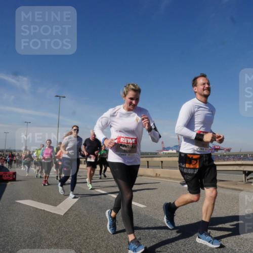 03.10.2025 - Köhlbrandbrückenlauf Matties Gatica Varas http://msf.ph/oto/9003429 03.10.2025 12:57:03 Position 2 5518 meine-sportfotos.de