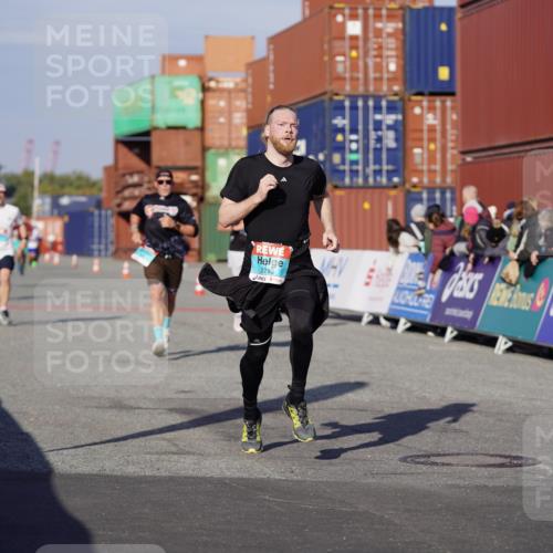 03.10.2025 - Köhlbrandbrückenlauf Michael Burmester http://msf.ph/oto/9003432 03.10.2025 10:06:29 Ziel 1066, 1722, 2431, 2793, 3016, 3188, 3481 meine-sportfotos.de
