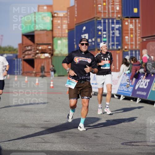 03.10.2025 - Köhlbrandbrückenlauf Michael Burmester http://msf.ph/oto/9003458 03.10.2025 10:06:30 Ziel 1066, 1722, 2431, 2793, 3016, 3188, 3481 meine-sportfotos.de