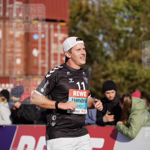 03.10.2025 - Köhlbrandbrückenlauf Michael Burmester http://msf.ph/oto/9003466 03.10.2025 10:06:34 Ziel 1722, 2431, 2793, 3016, 3198, 3481 meine-sportfotos.de
