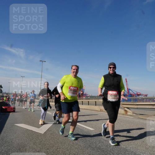 03.10.2025 - Köhlbrandbrückenlauf Matties Gatica Varas http://msf.ph/oto/9003505 03.10.2025 12:57:07 Position 2 6147, 5626 meine-sportfotos.de