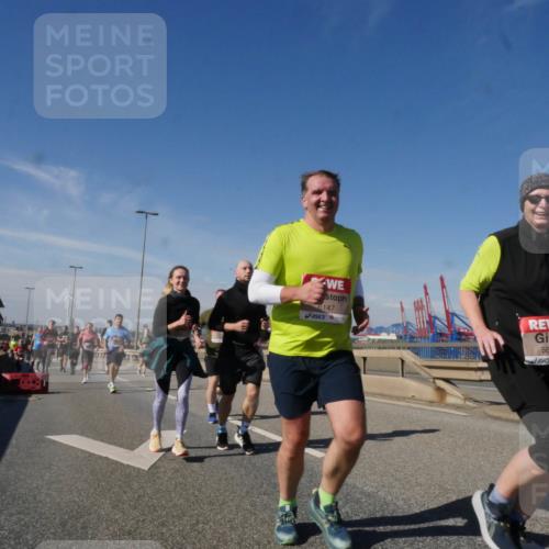03.10.2025 - Köhlbrandbrückenlauf Matties Gatica Varas http://msf.ph/oto/9003513 03.10.2025 12:57:08 Position 2 111, 6147, 5626 meine-sportfotos.de
