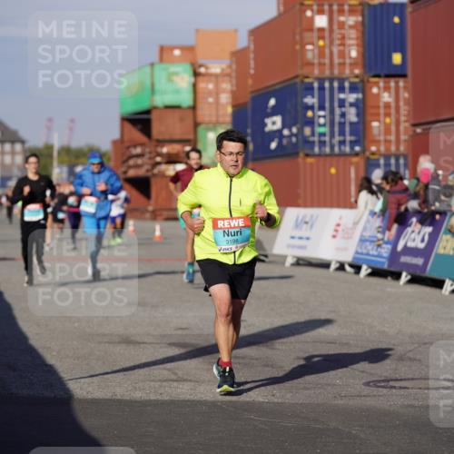 03.10.2025 - Köhlbrandbrückenlauf Michael Burmester http://msf.ph/oto/9003522 03.10.2025 10:06:38 Ziel 1328, 2431, 3016, 3177, 3198, 3411, 3481 meine-sportfotos.de