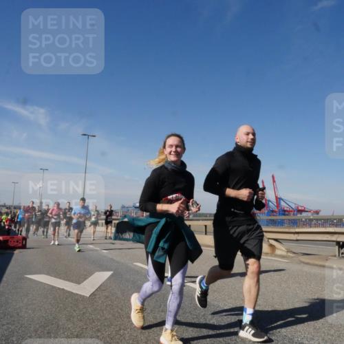 03.10.2025 - Köhlbrandbrückenlauf Matties Gatica Varas http://msf.ph/oto/9003525 03.10.2025 12:57:09 Position 2 118 meine-sportfotos.de